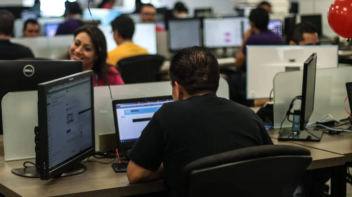 Oficinistas-Godinez-Oficinas-Espacio de Trabajo-Trabajadores (6)